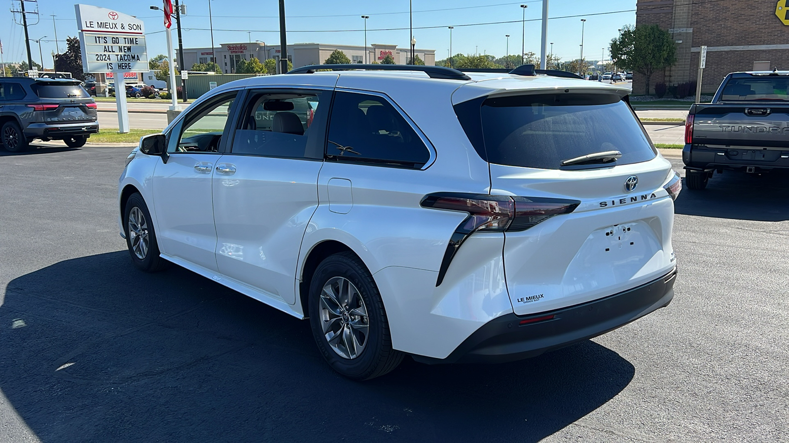 2024 Toyota Sienna XLE 5