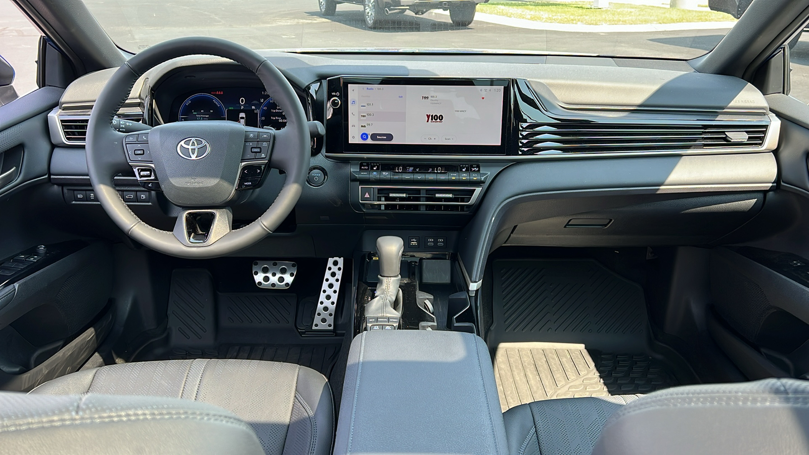 2025 Toyota Camry XSE 8