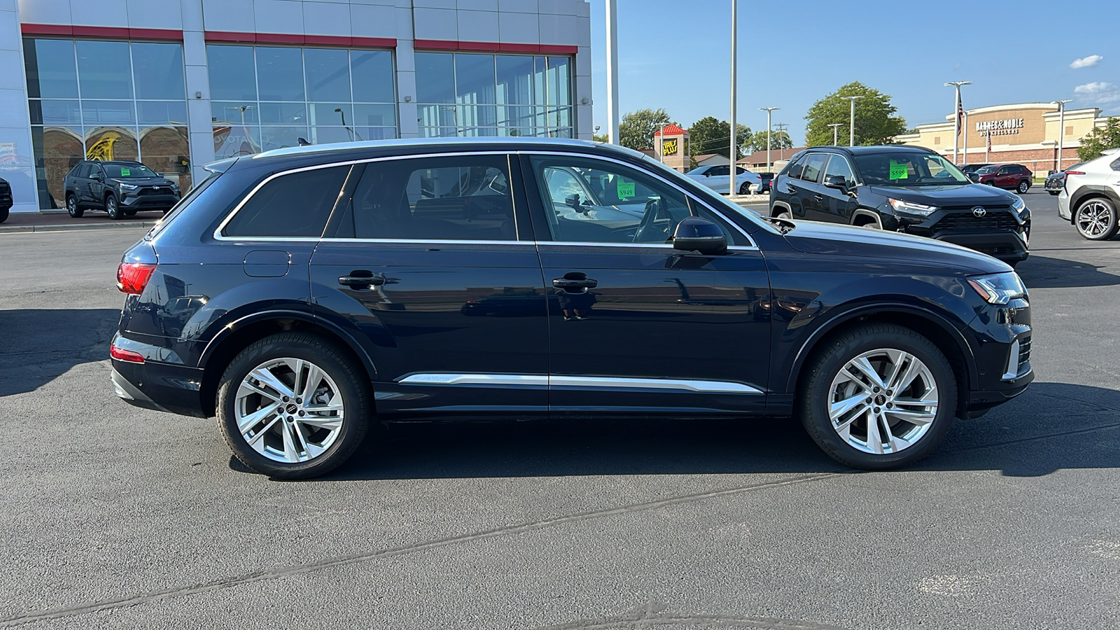 2024 Audi Q7 45 Premium Plus 2