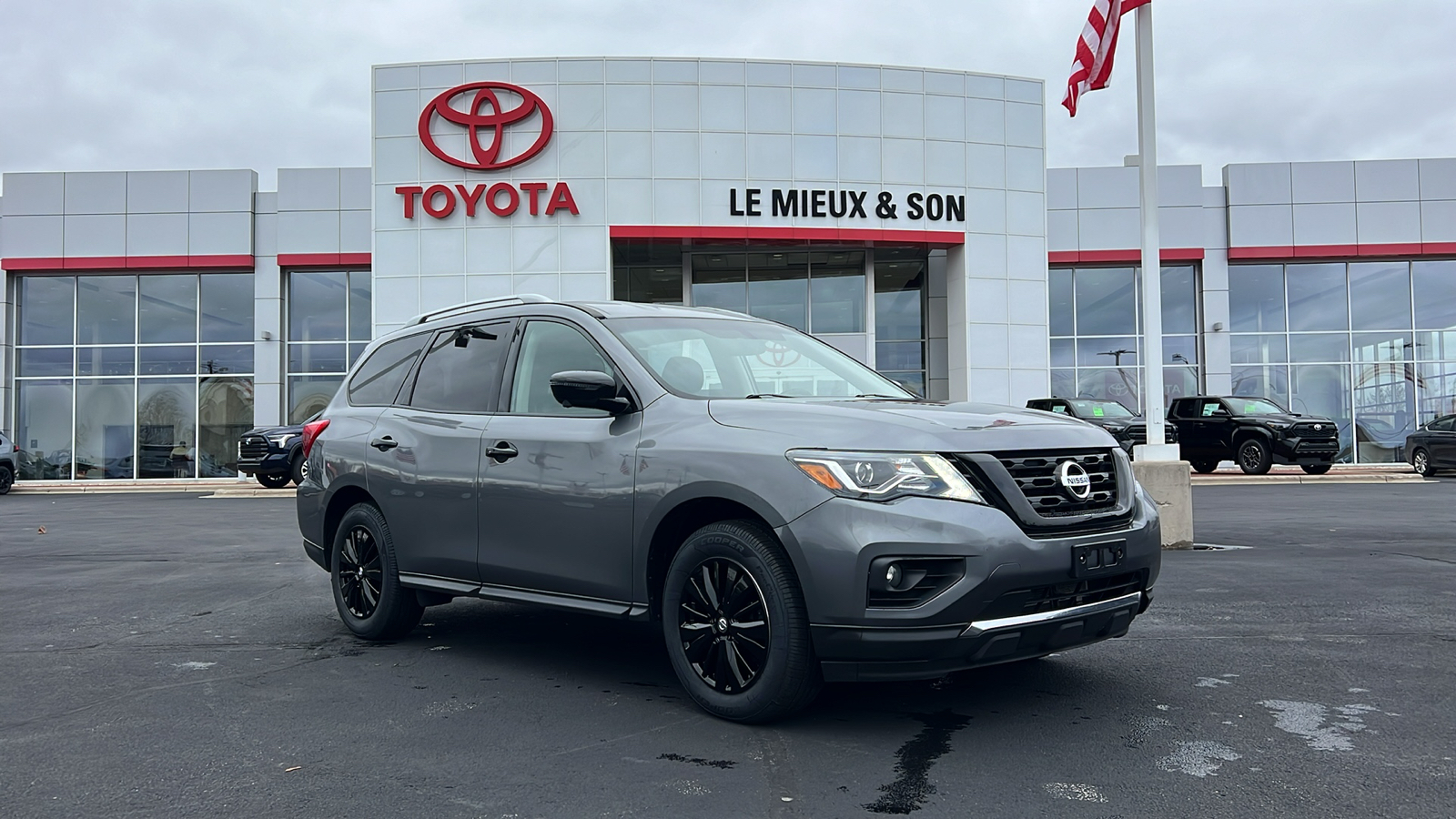 2020 Nissan Pathfinder SL 1