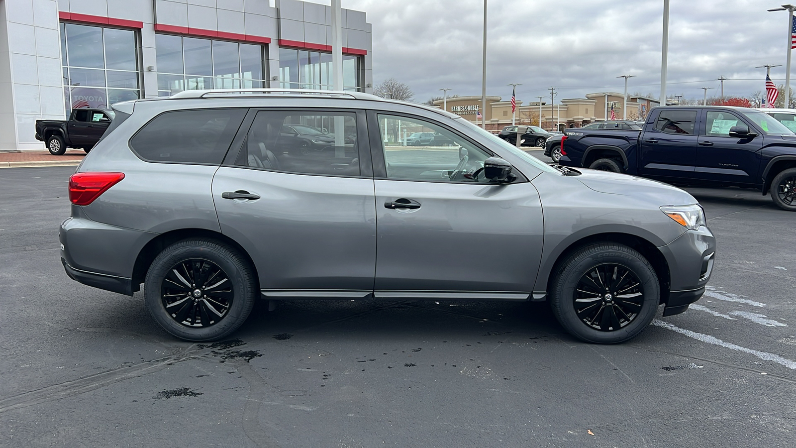 2020 Nissan Pathfinder SL 2