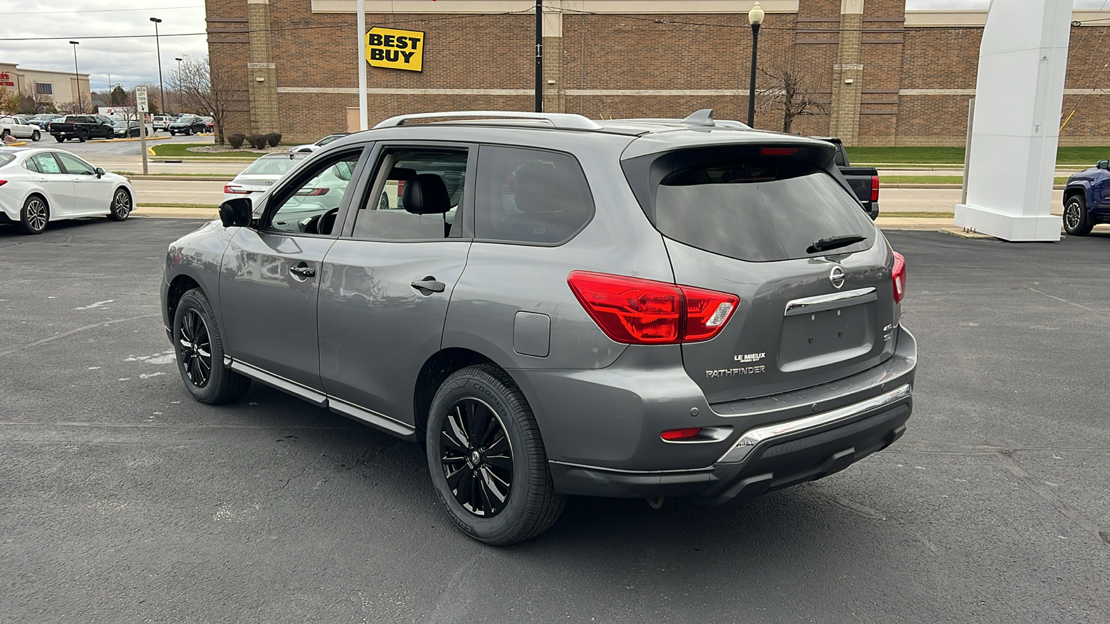 2020 Nissan Pathfinder SL 5