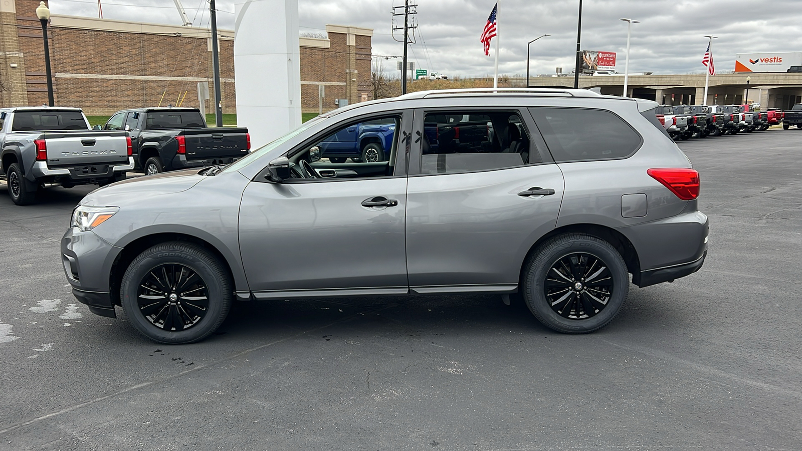 2020 Nissan Pathfinder SL 6