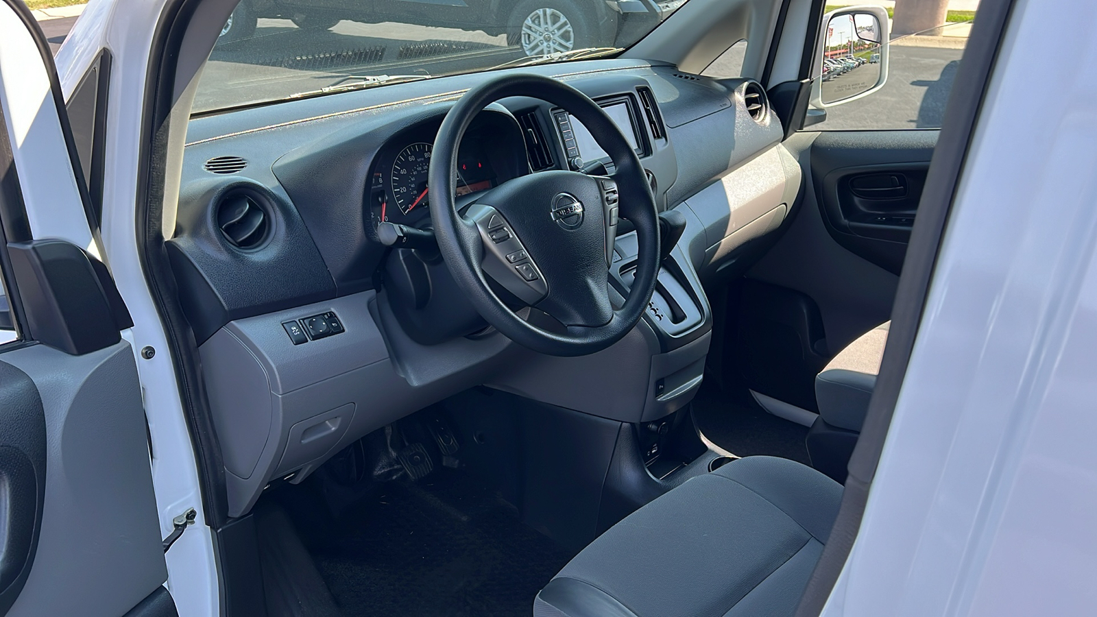 2021 Nissan NV200 S 23