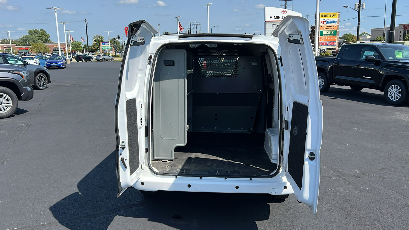 2021 Nissan NV200 S 26