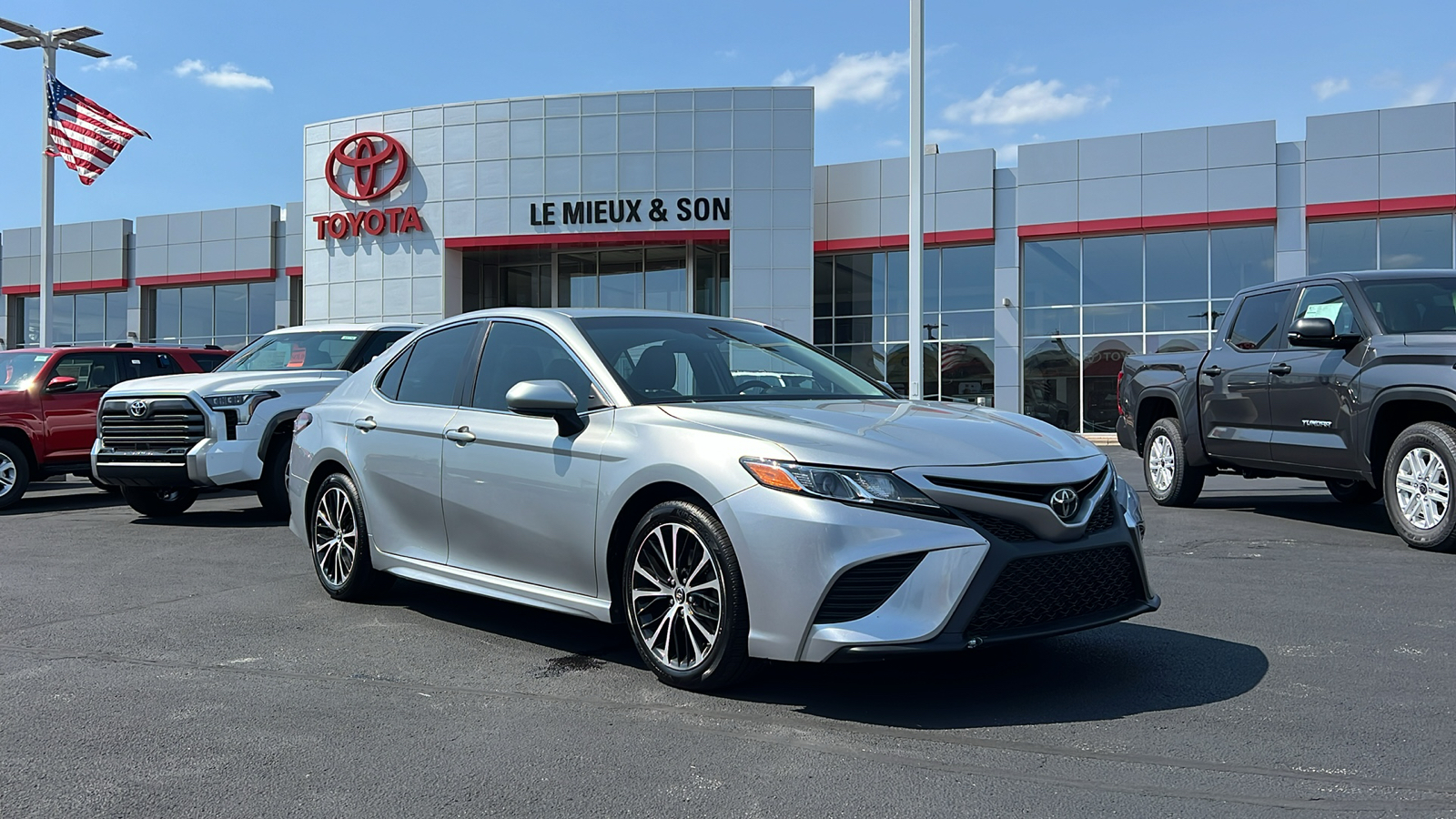 2018 Toyota Camry SE 1