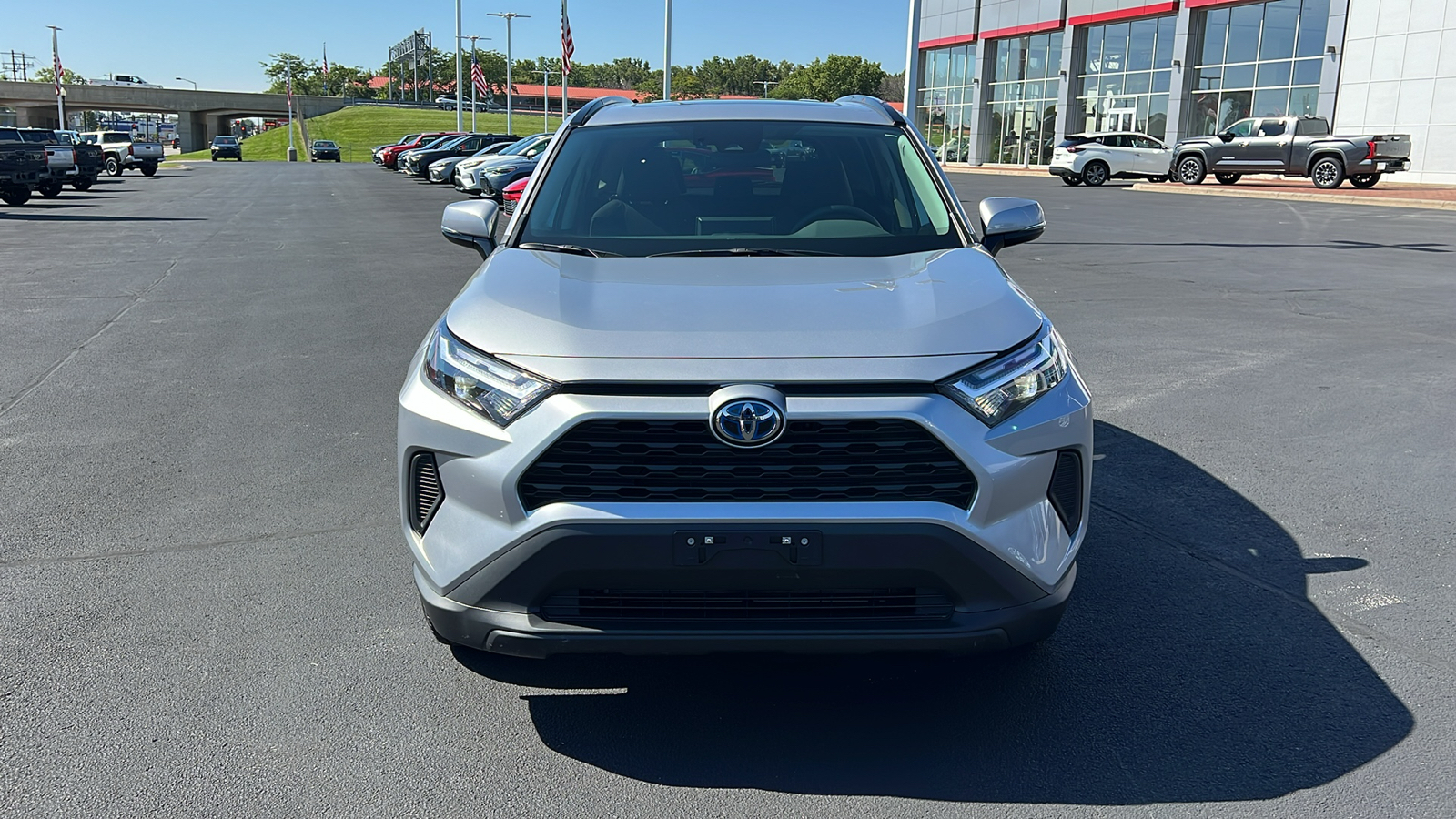 2024 Toyota RAV4 Hybrid XLE 32