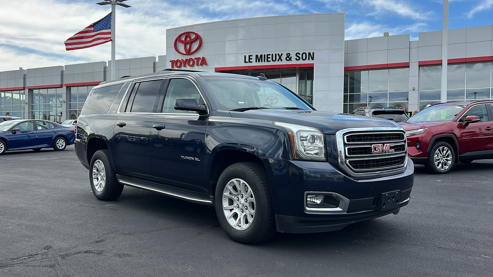 2017 GMC Yukon XL SLT 1