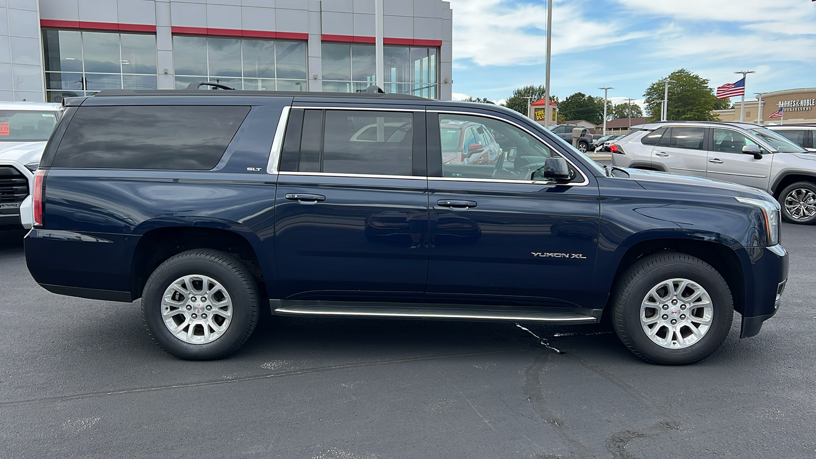 2017 GMC Yukon XL SLT 2