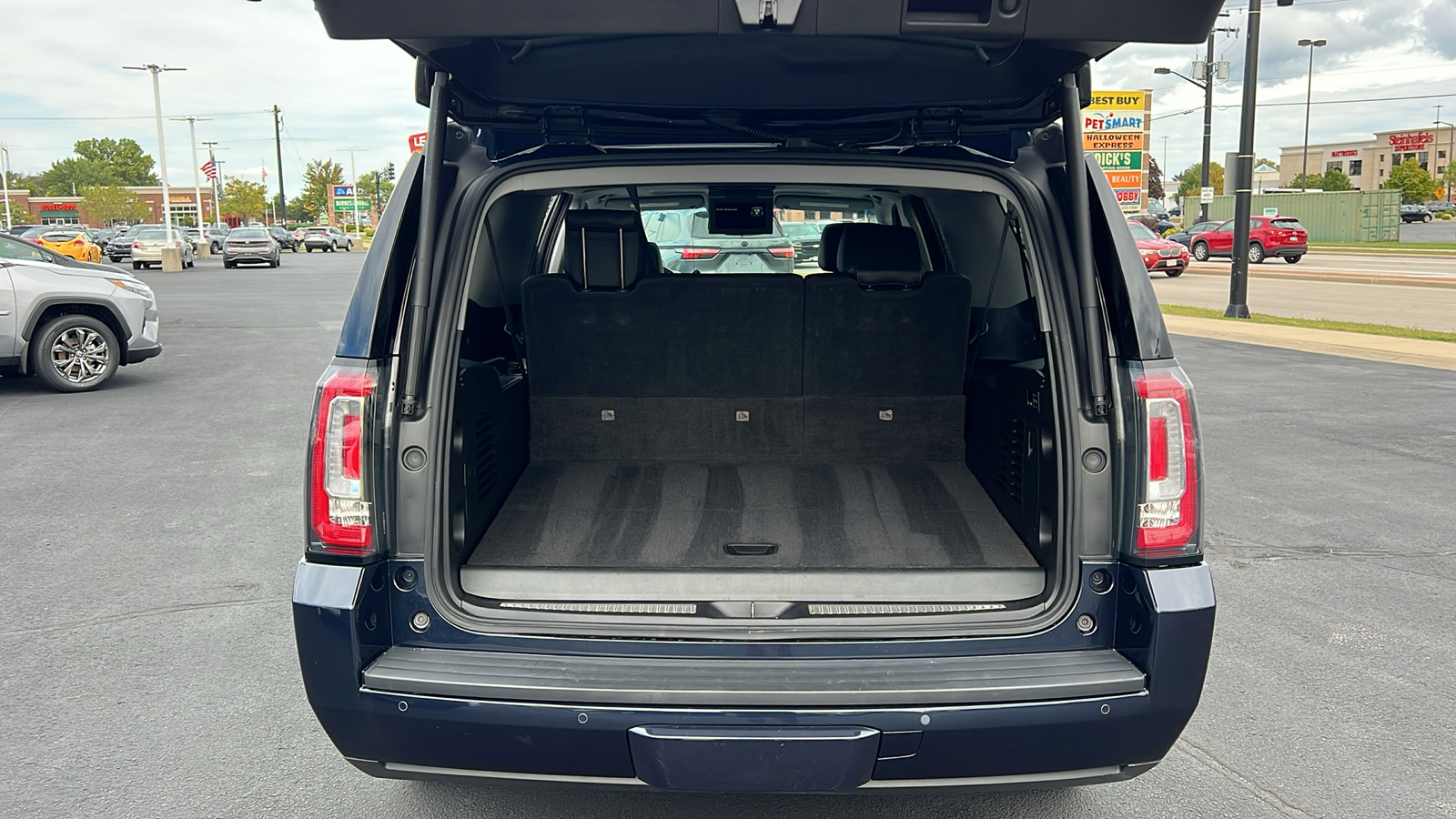 2017 GMC Yukon XL SLT 33