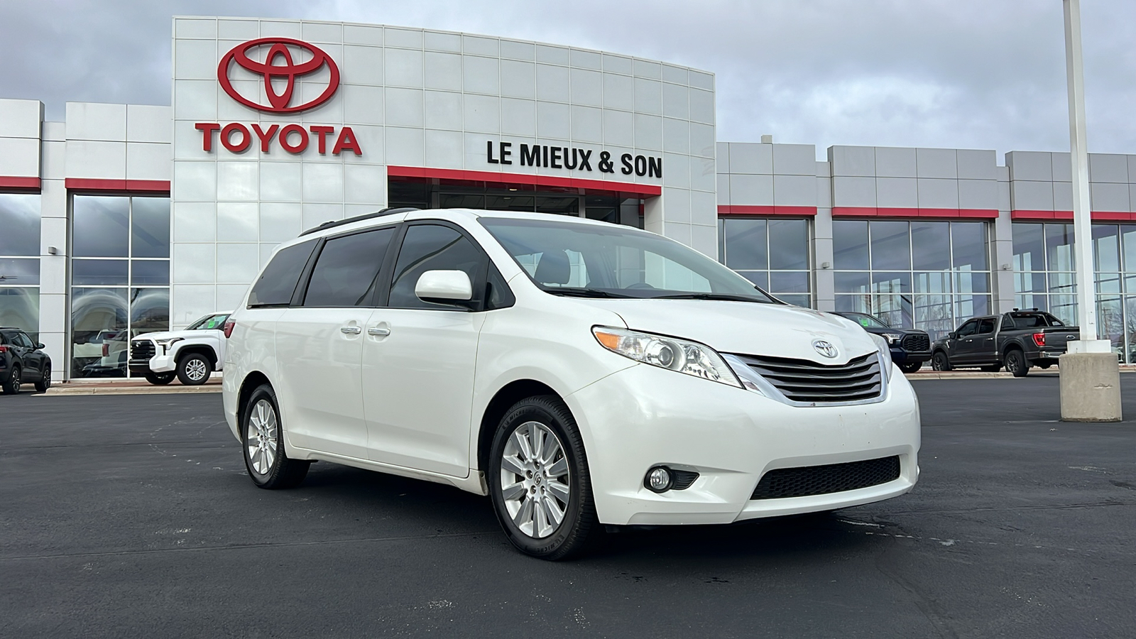 2015 Toyota Sienna XLE Premium 1