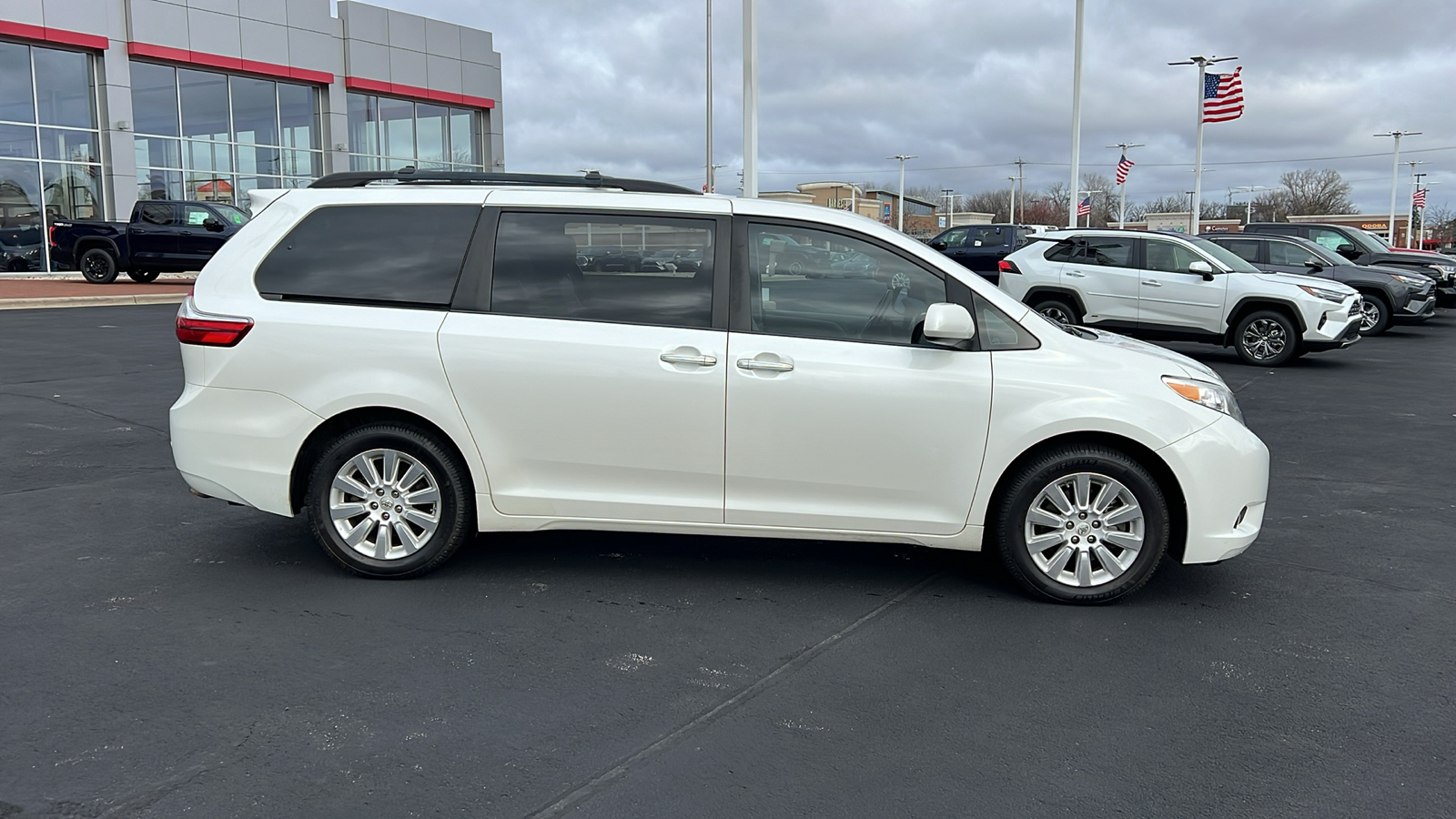 2015 Toyota Sienna XLE Premium 2