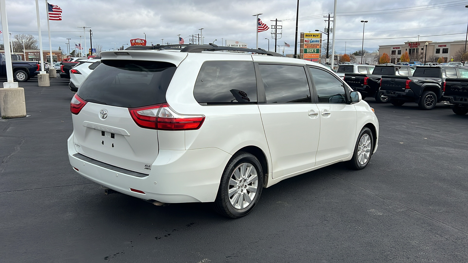 2015 Toyota Sienna XLE Premium 3