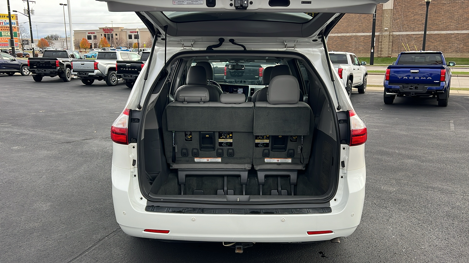 2015 Toyota Sienna XLE Premium 32