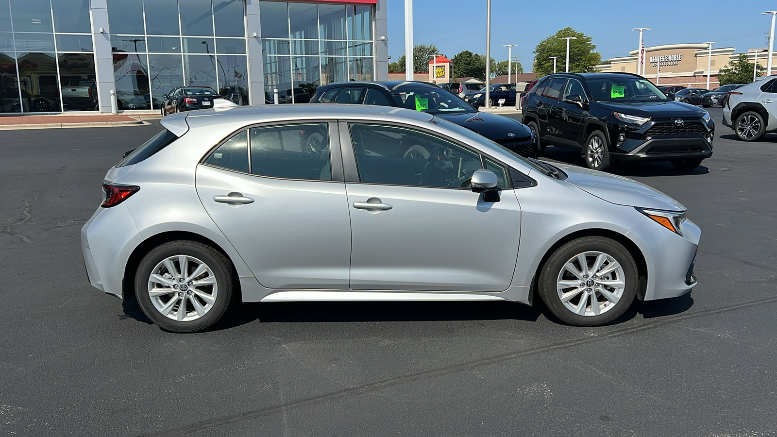 2024 Toyota Corolla Hatchback SE 2