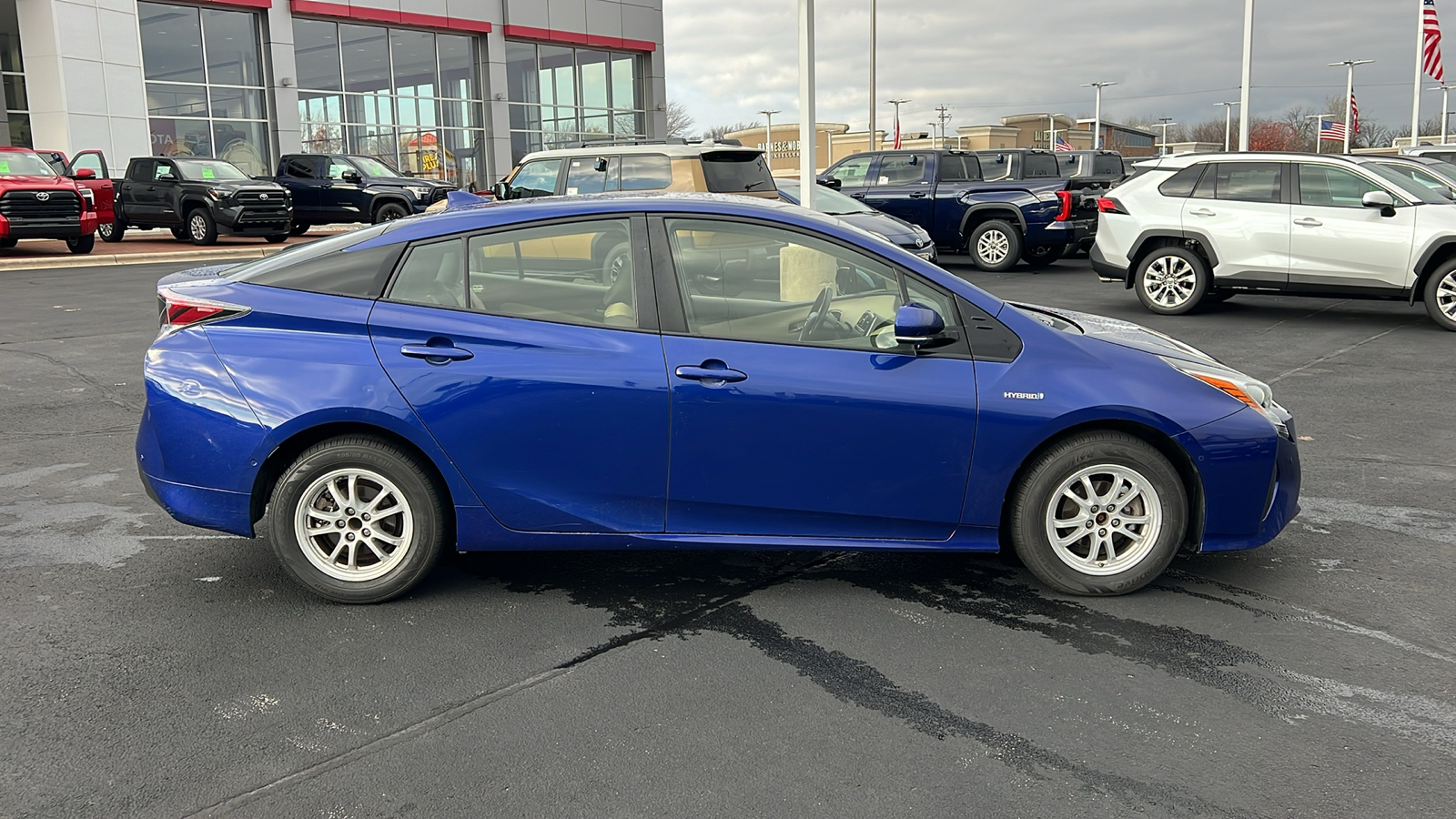 2018 Toyota Prius Three 2