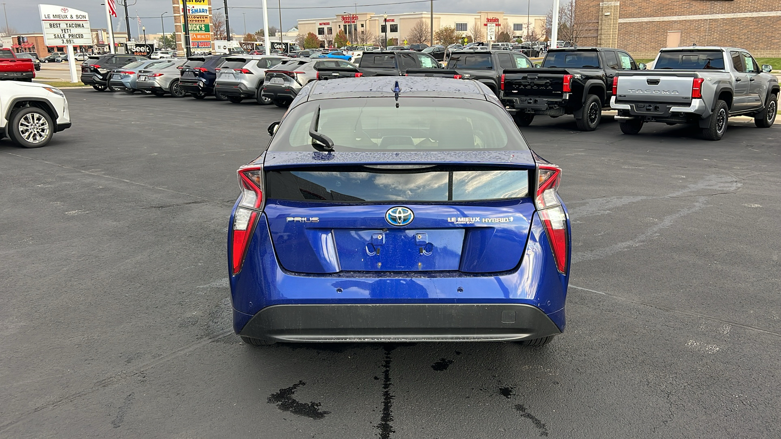 2018 Toyota Prius Three 4