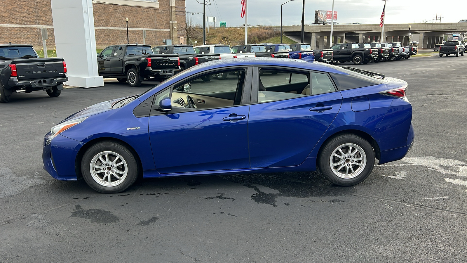 2018 Toyota Prius Three 6