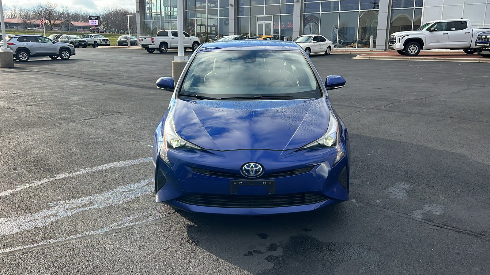 2018 Toyota Prius Three 32