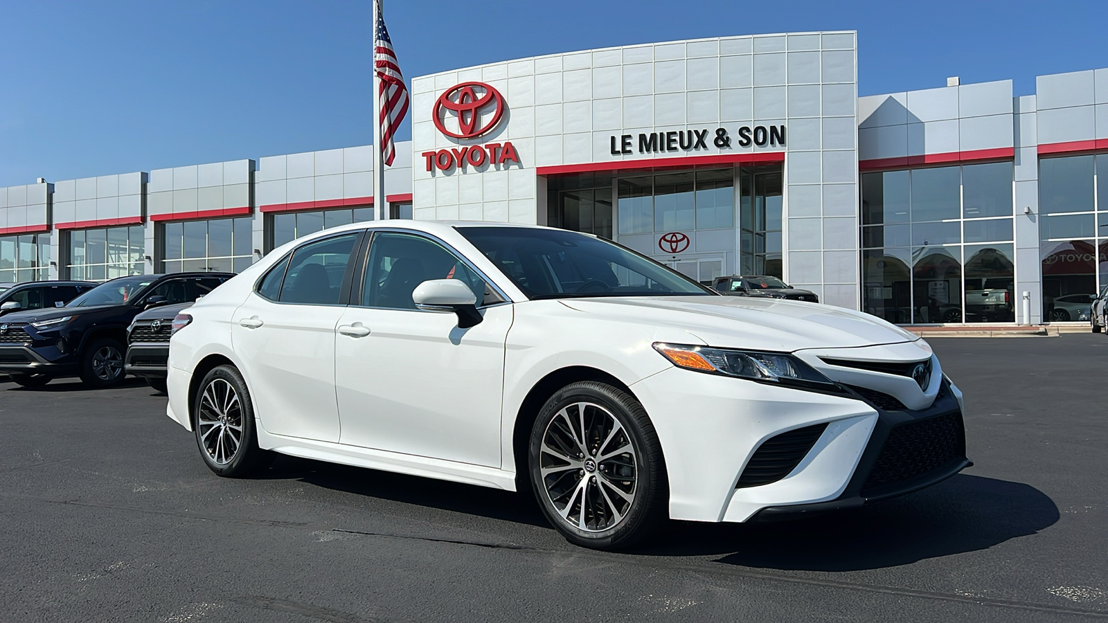 2020 Toyota Camry SE 1