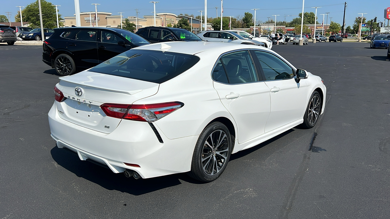 2020 Toyota Camry SE 3