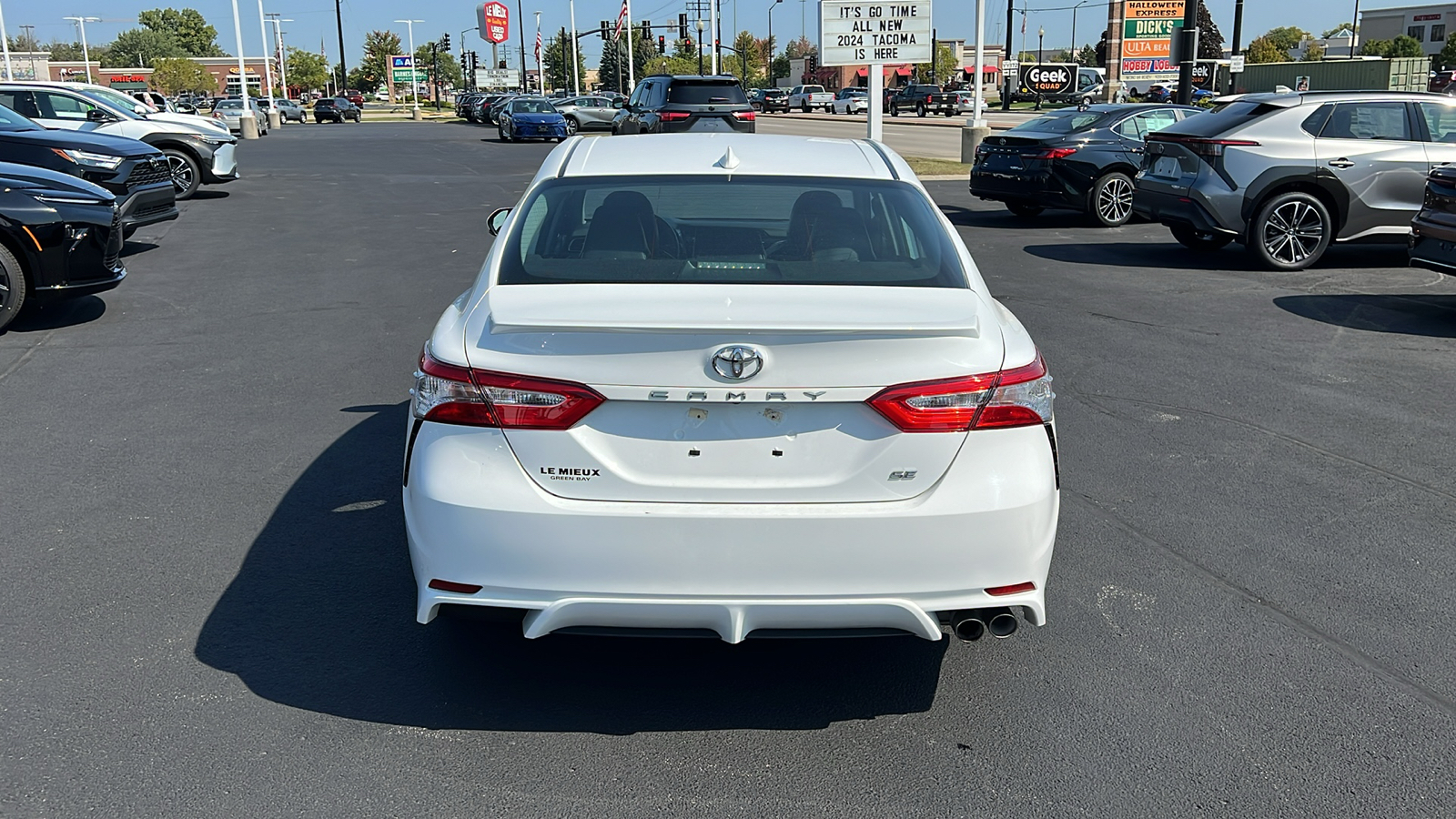 2020 Toyota Camry SE 4