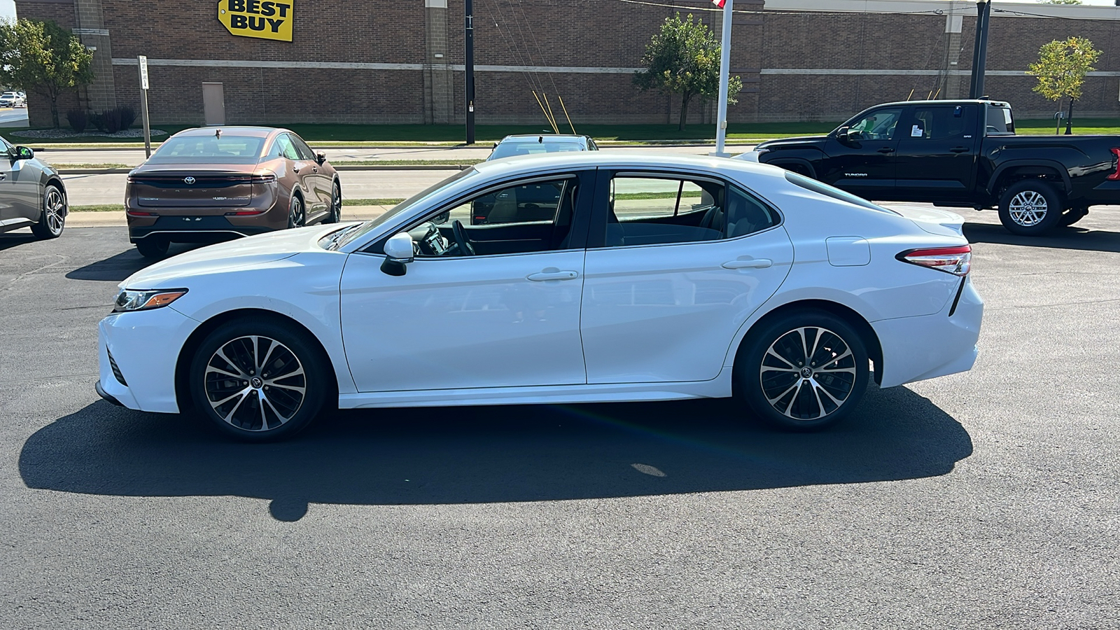 2020 Toyota Camry SE 6