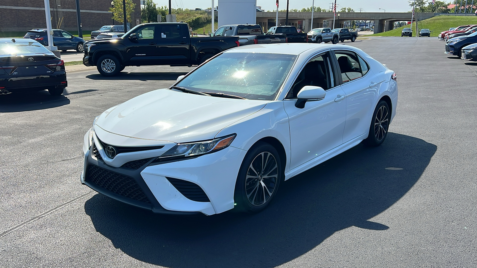 2020 Toyota Camry SE 7