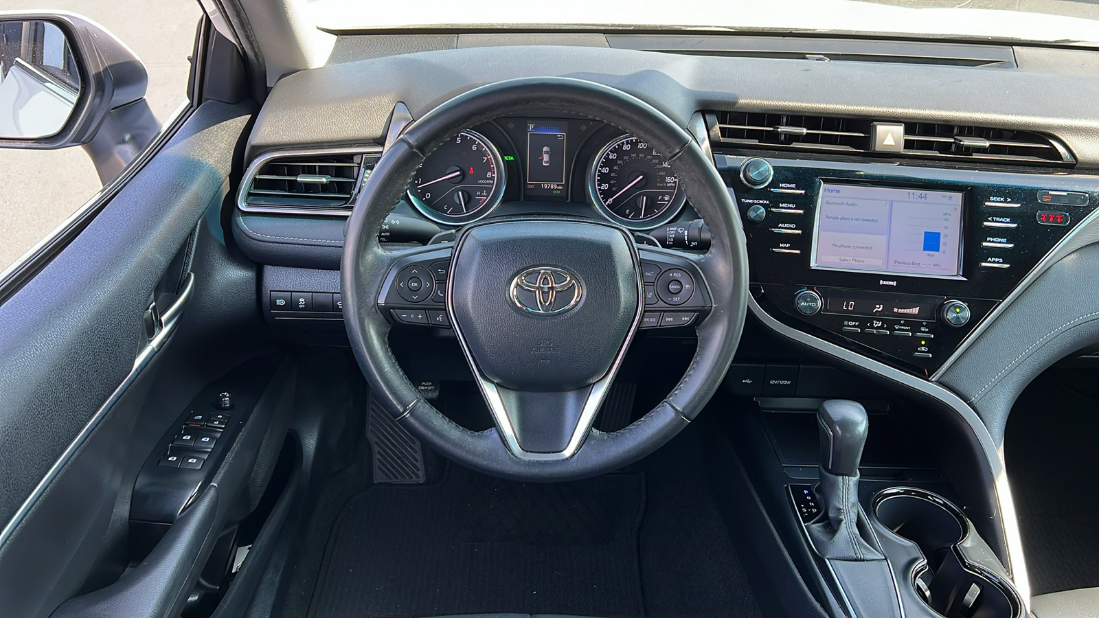 2020 Toyota Camry SE 9