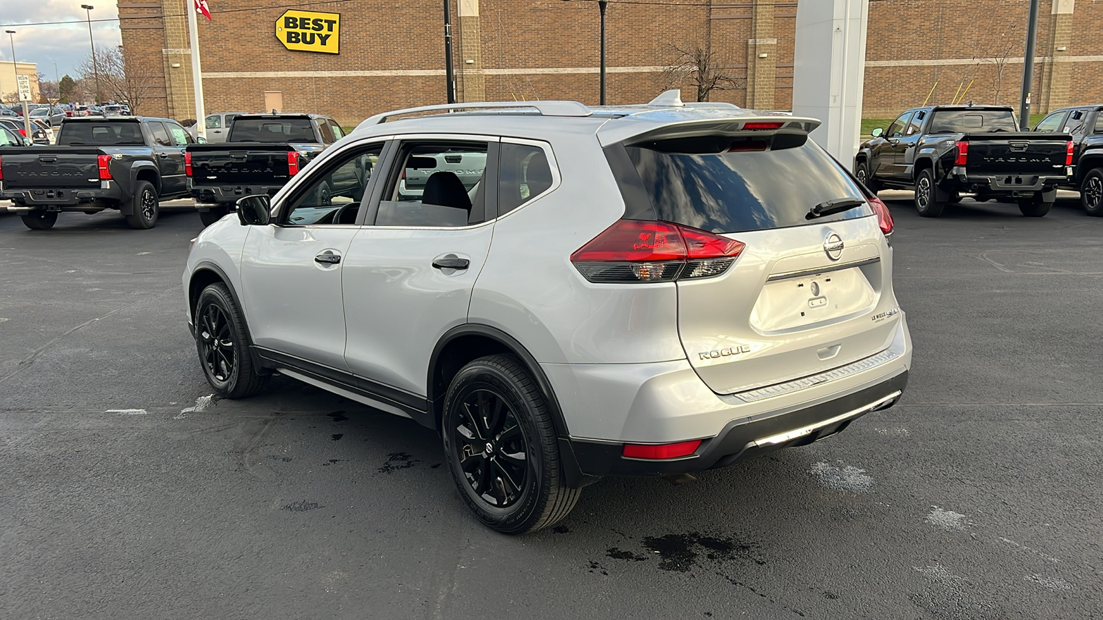 2018 Nissan Rogue SV 5