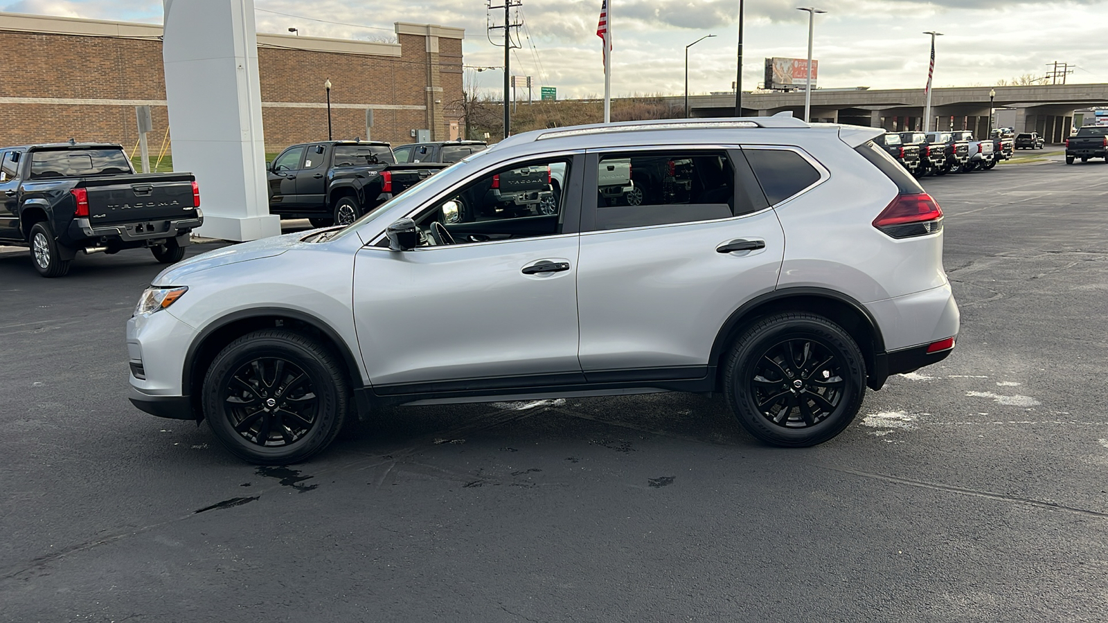 2018 Nissan Rogue SV 6