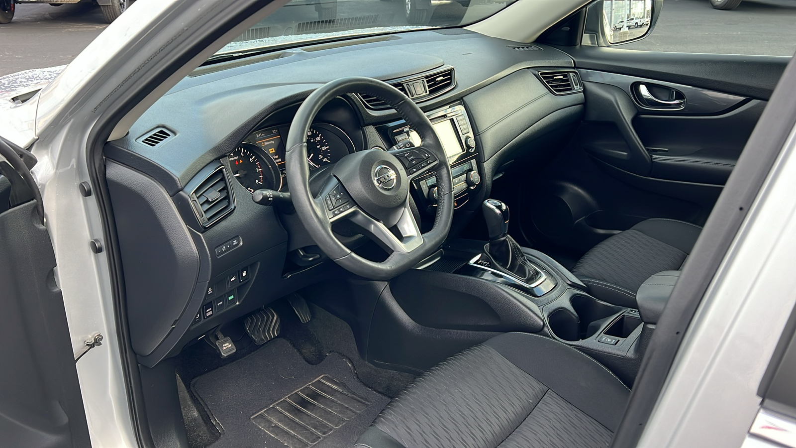 2018 Nissan Rogue SV 27