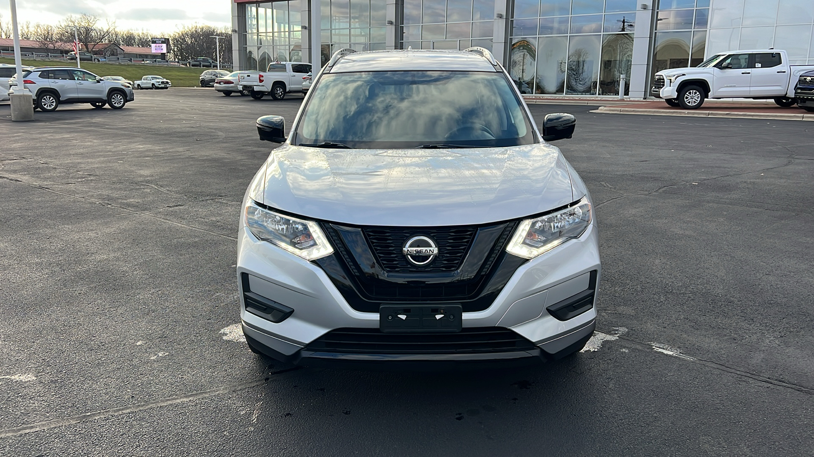 2018 Nissan Rogue SV 34