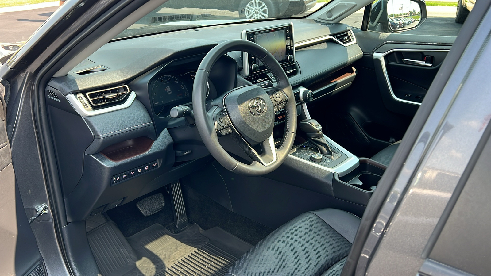 2021 Toyota RAV4 Limited 28