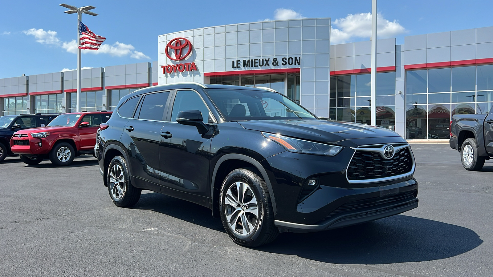 2023 Toyota Highlander XLE 1