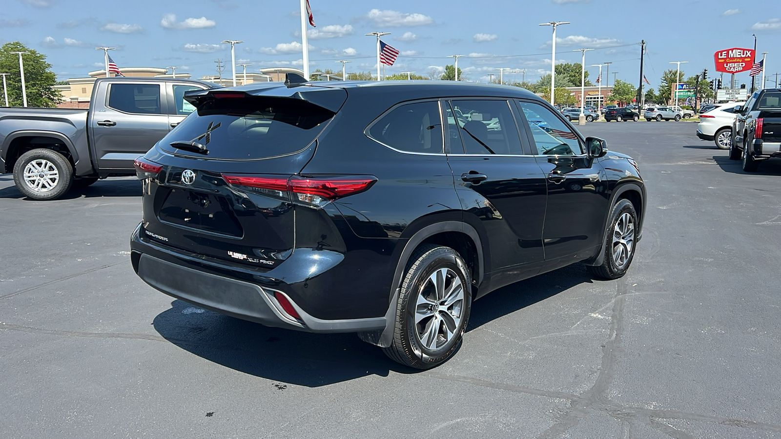 2023 Toyota Highlander XLE 3