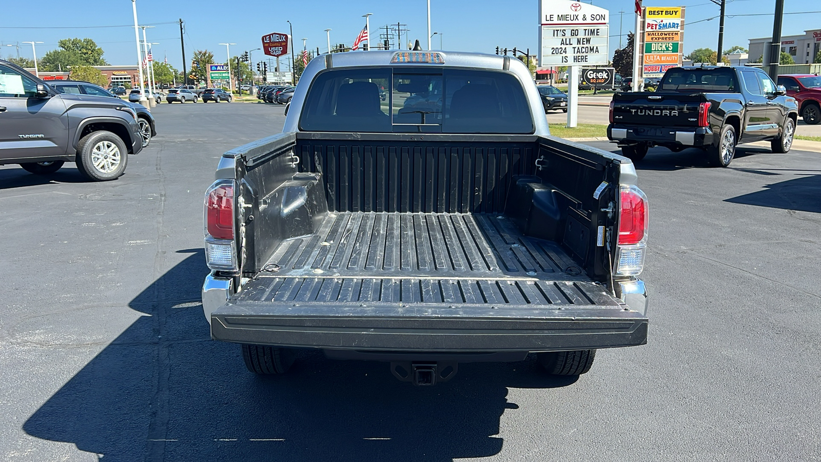 2022 Toyota Tacoma SR5 26