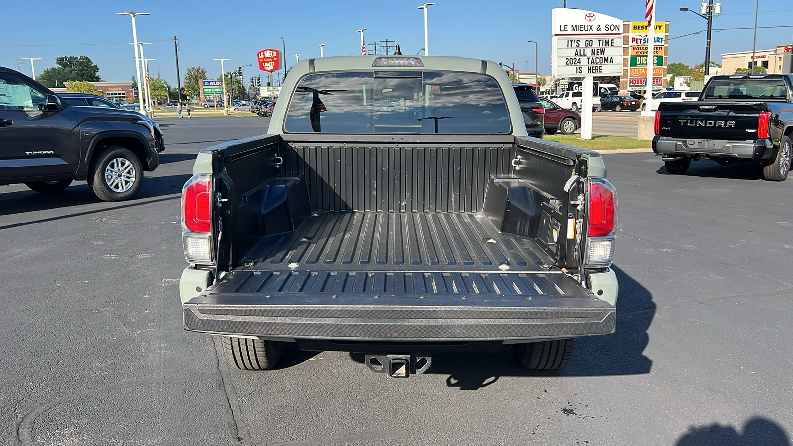 2023 Toyota Tacoma SR5 28