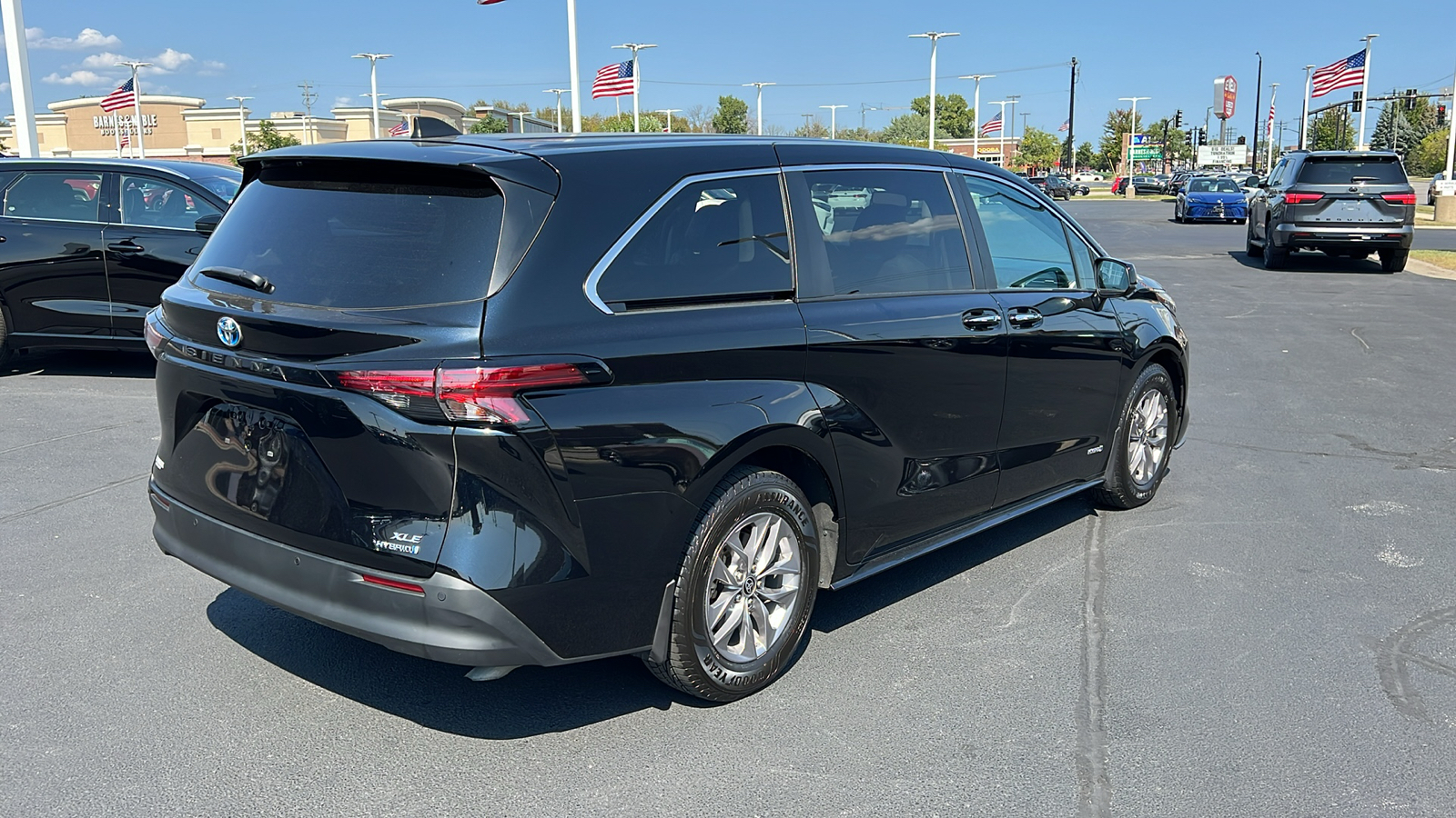 2021 Toyota Sienna XLE 3