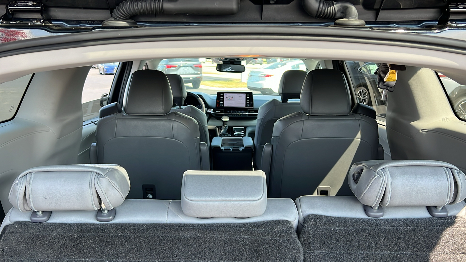 2021 Toyota Sienna XLE 32