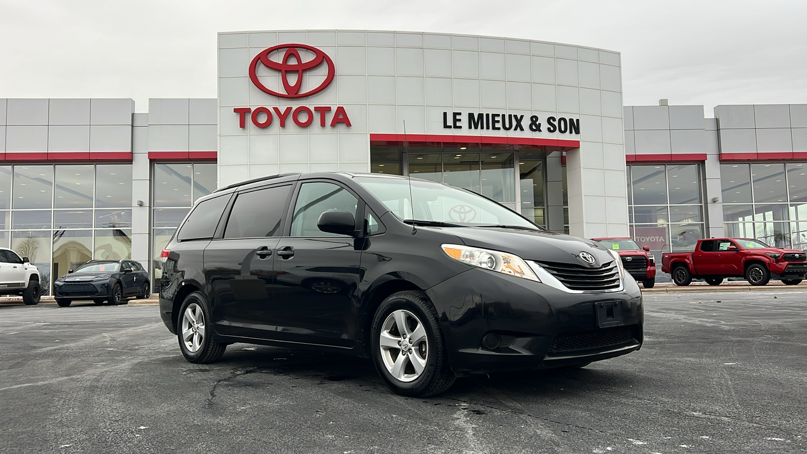 2014 Toyota Sienna LE 1