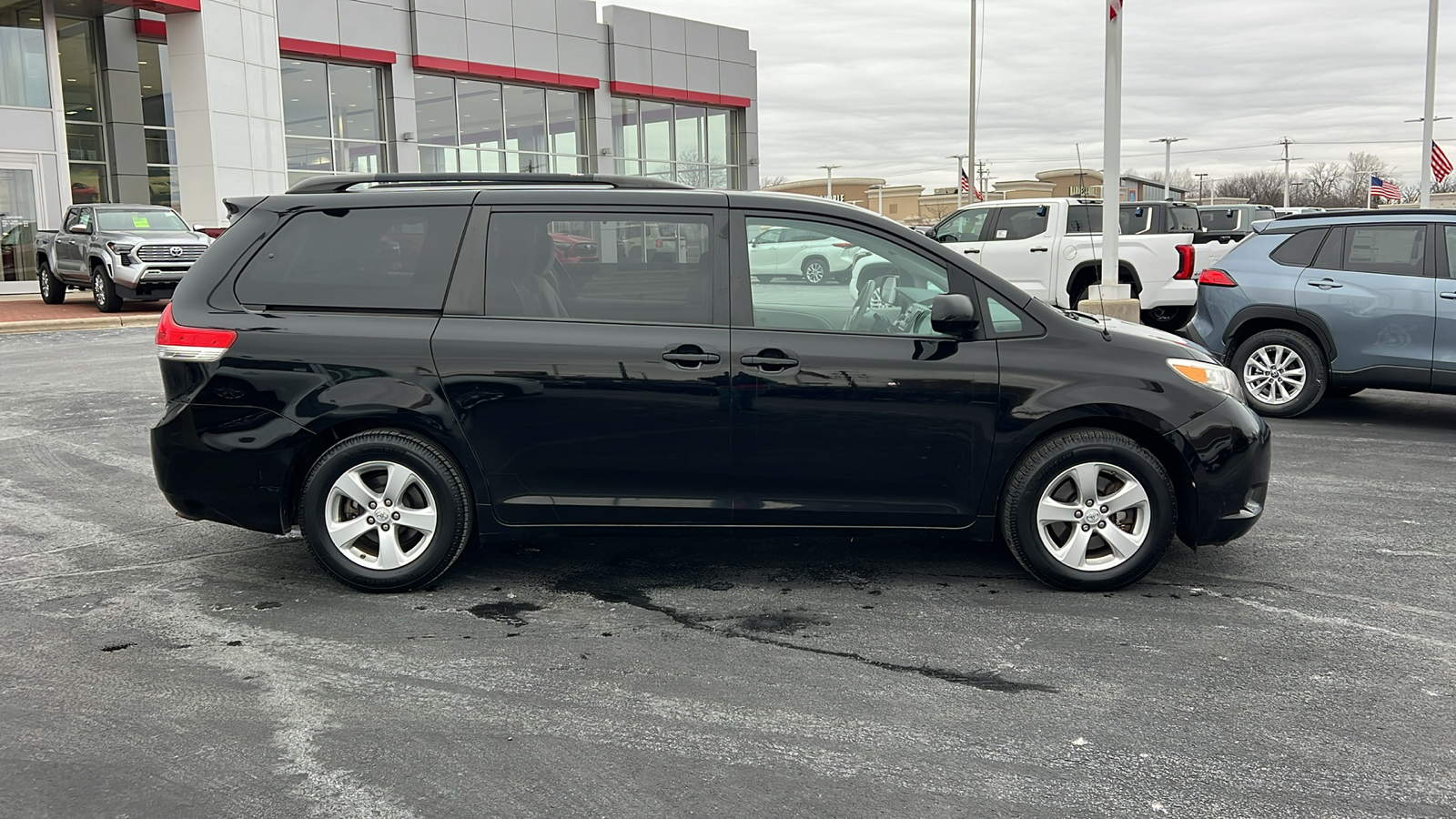 2014 Toyota Sienna LE 2