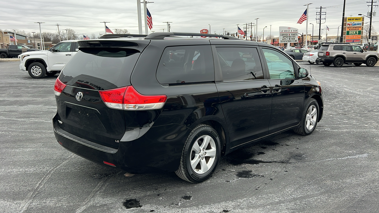 2014 Toyota Sienna LE 3