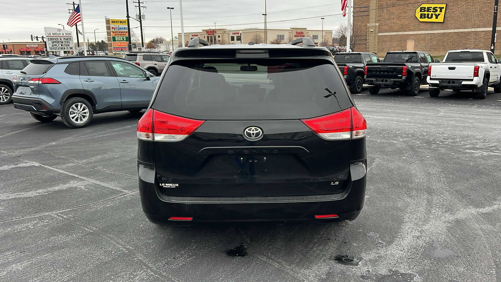 2014 Toyota Sienna LE 4