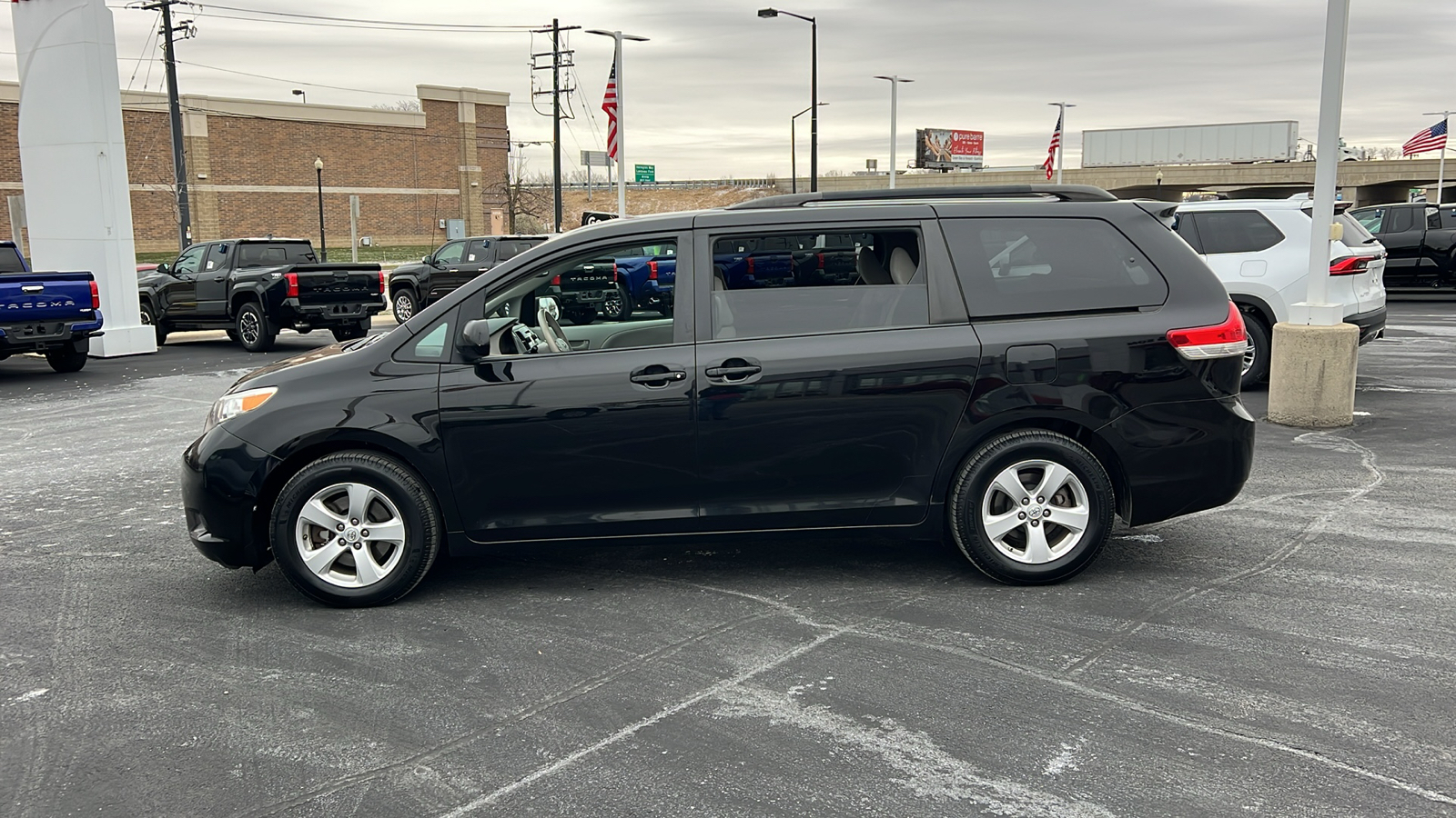 2014 Toyota Sienna LE 6