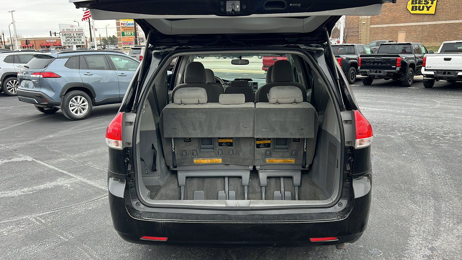 2014 Toyota Sienna LE 29