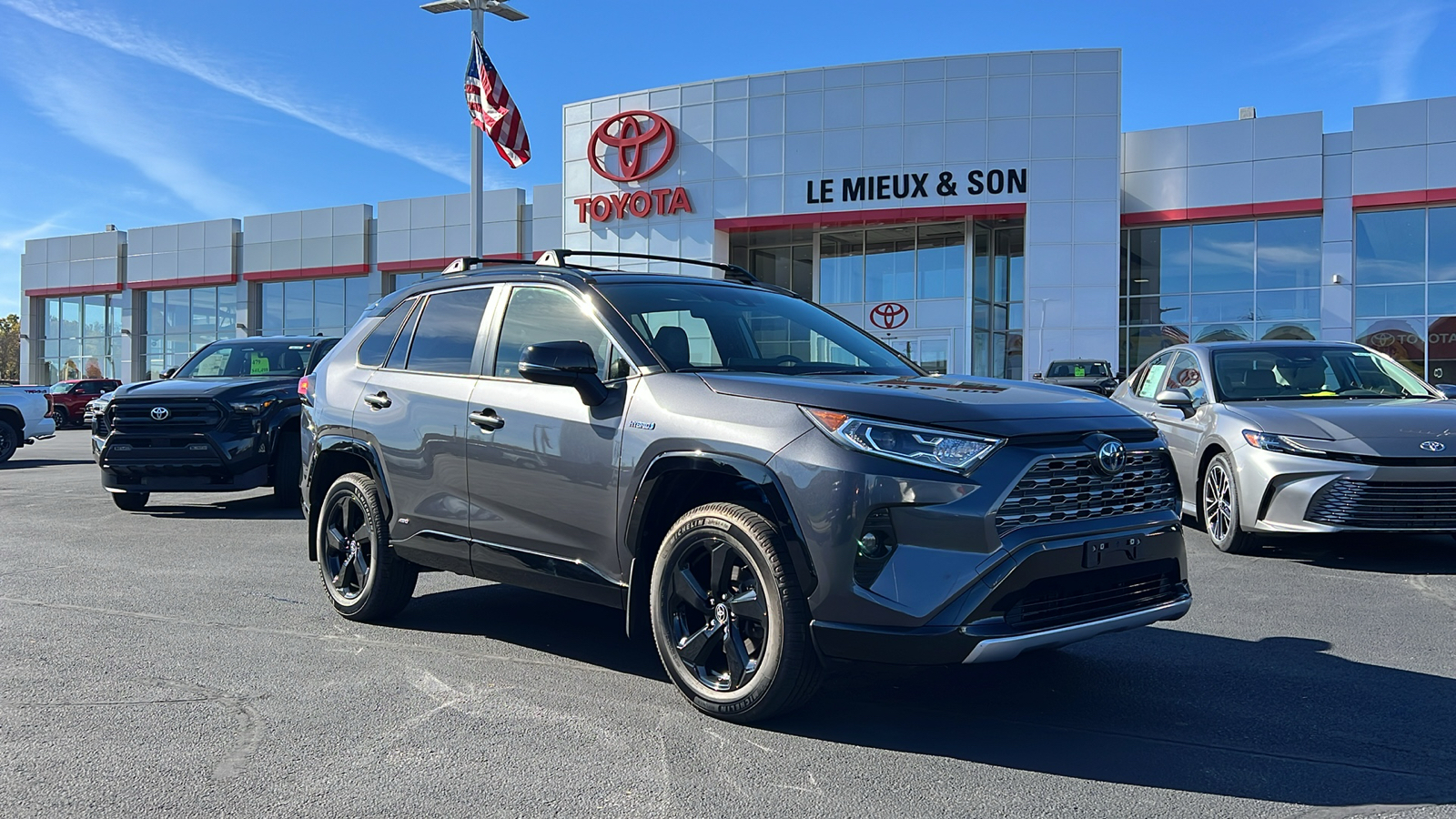 2020 Toyota RAV4 Hybrid XSE 1