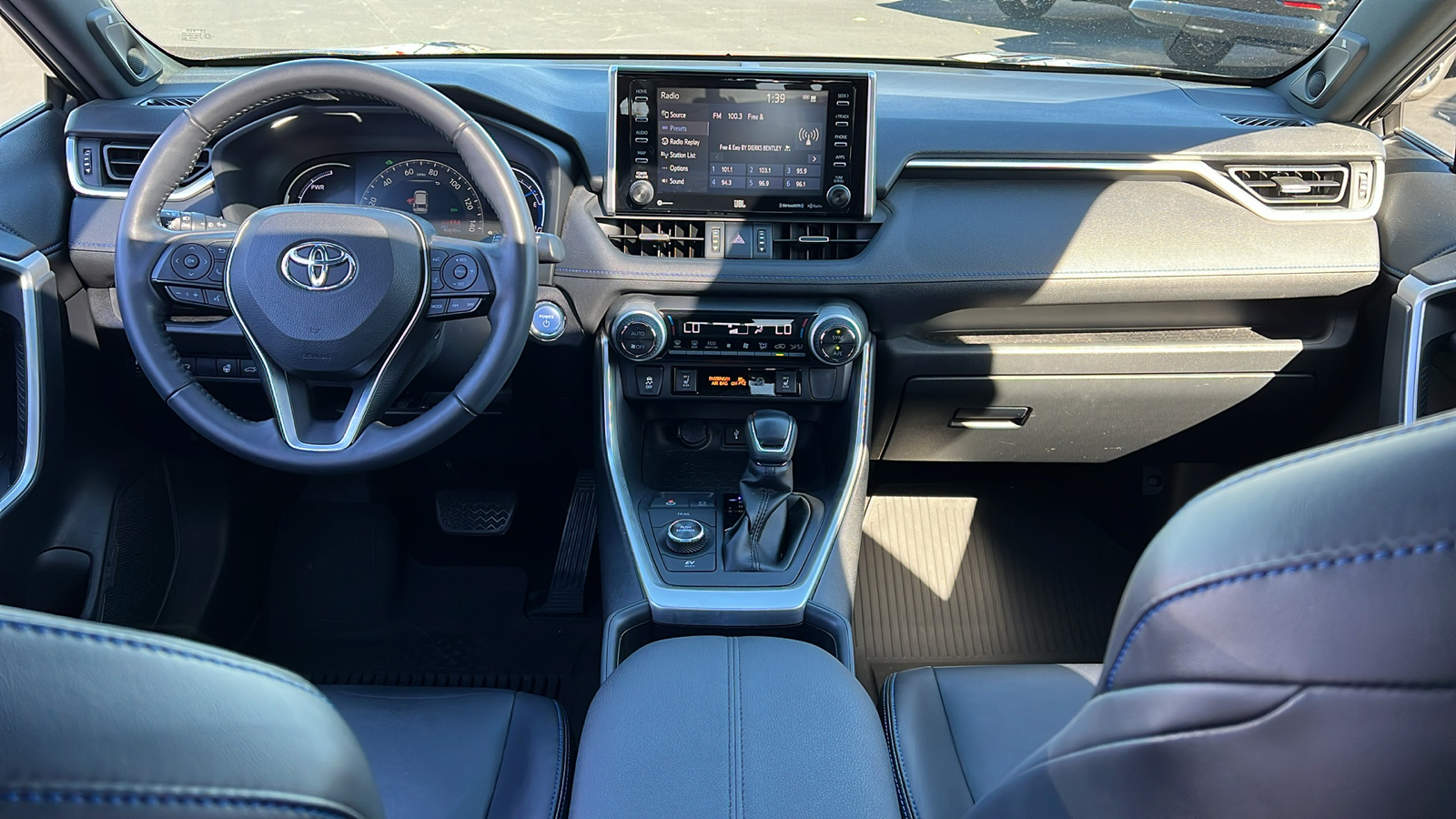 2020 Toyota RAV4 Hybrid XSE 8