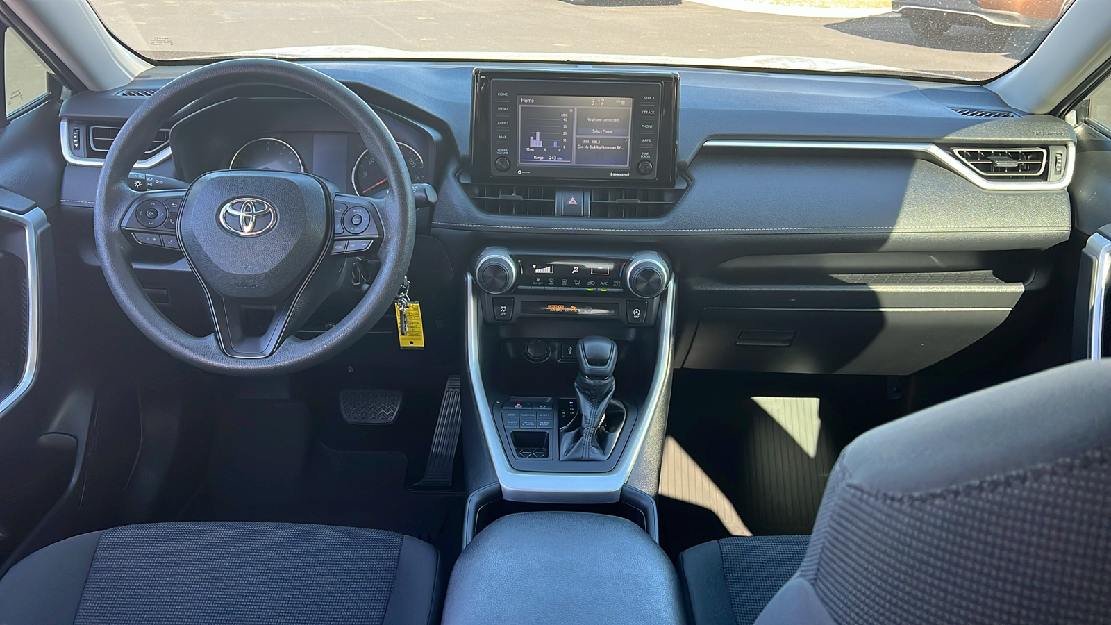 2021 Toyota RAV4 LE 8