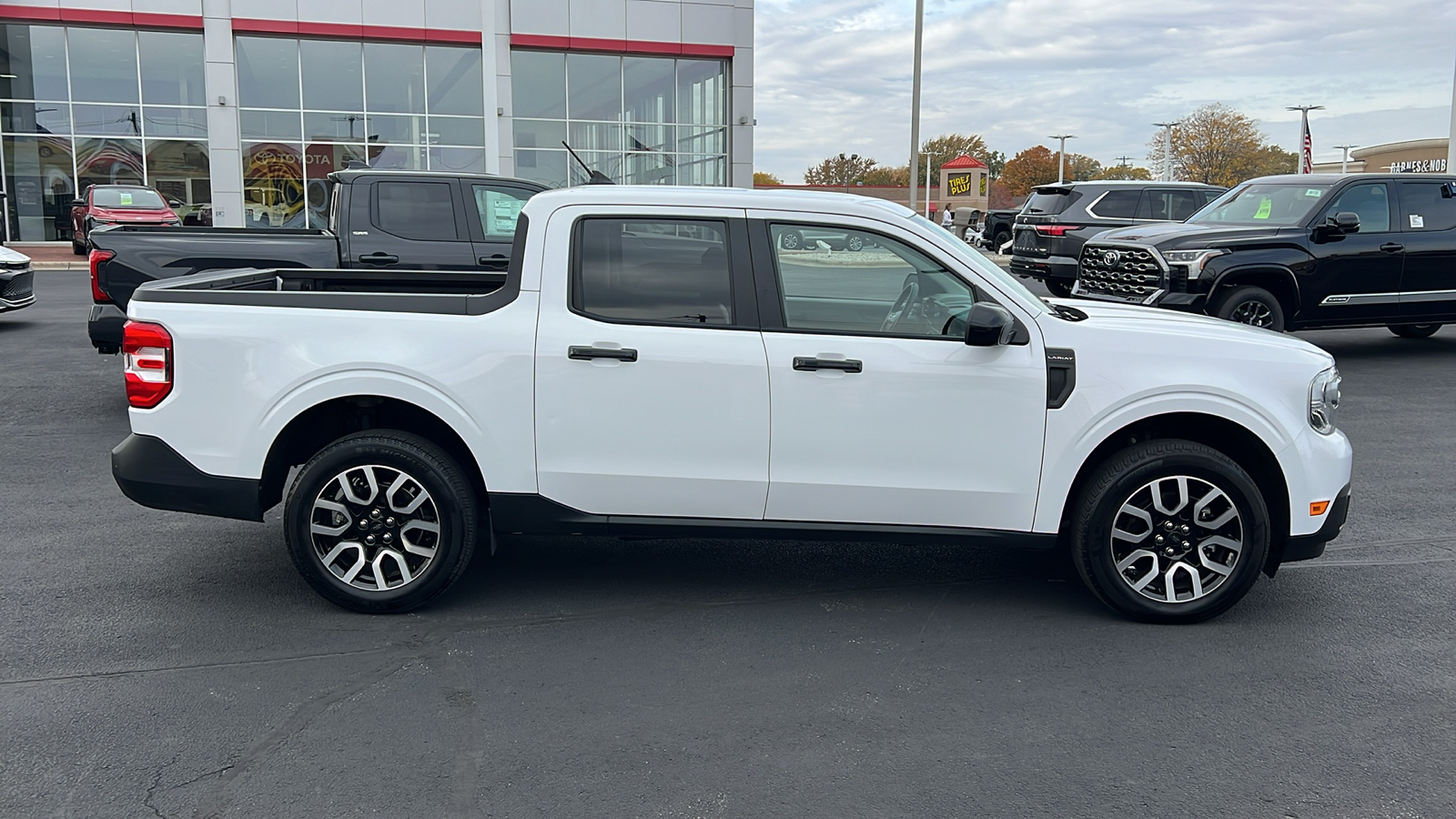 2023 Ford Maverick Lariat 2